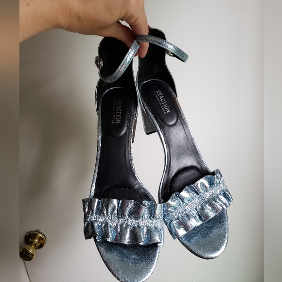 NWOT Kenneth Cole ruffled blue sparkle heels - Picture 15 of 16